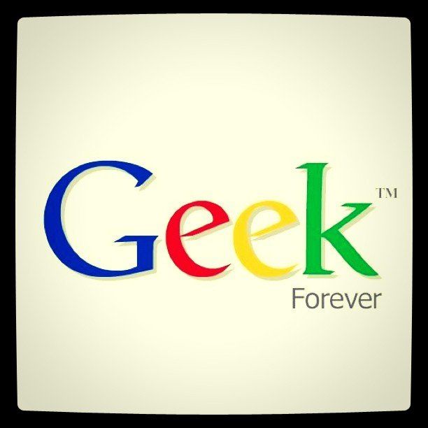 "Geek forever" inscrit dans le style Google, sur un écran.