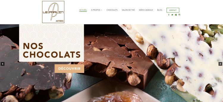 Accueil du site le-pralin.com avec une photo de chocolat.